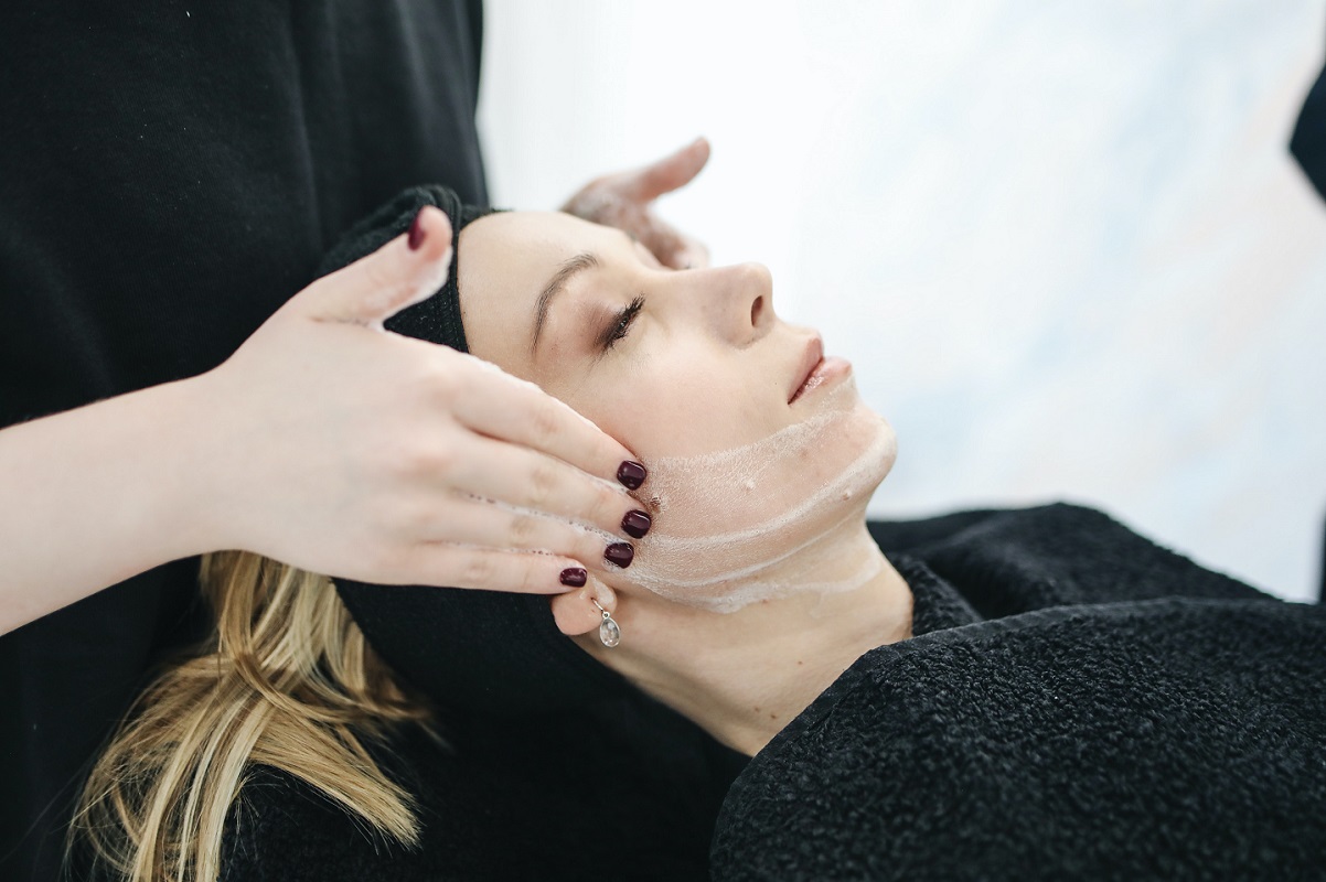 crema mujer rostro cara